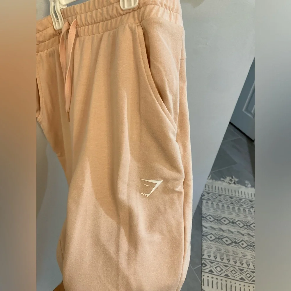 GYMSHARK women’s sweat pant joggers pink with drawstring size large